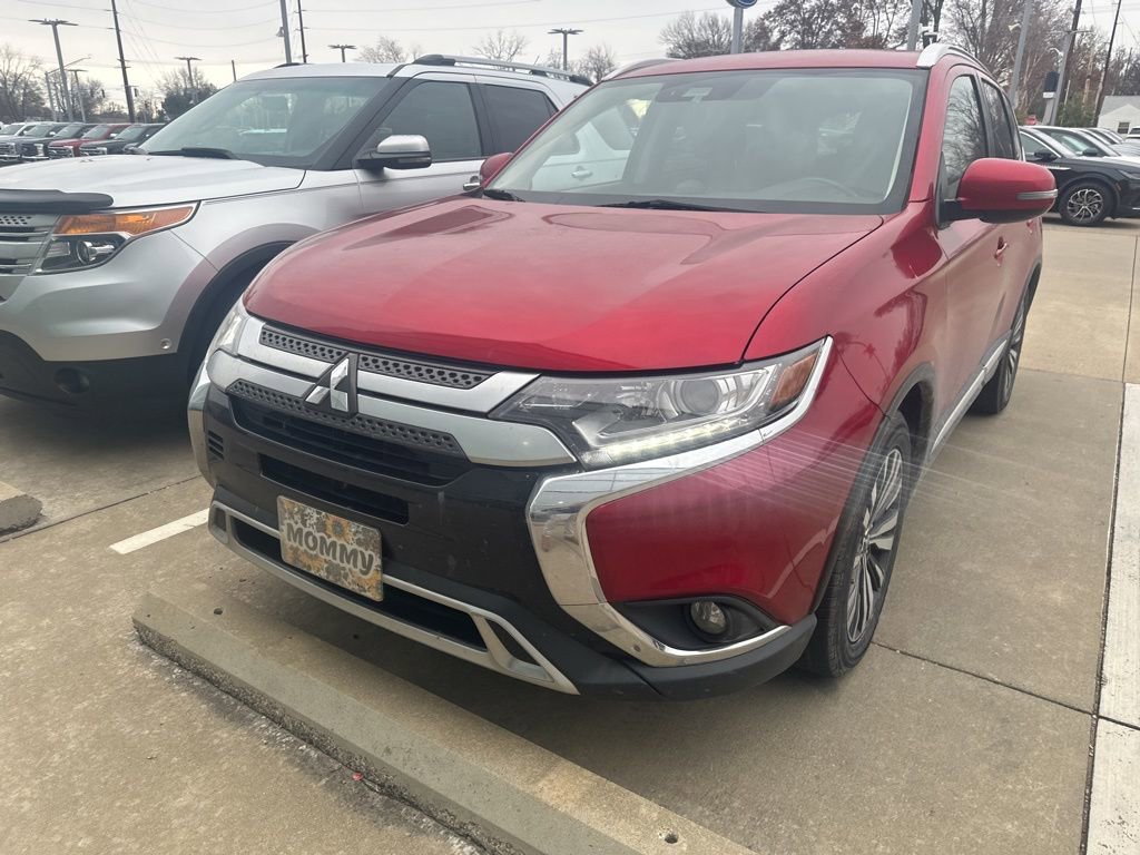 2020 Mitsubishi Outlander SE photo 2