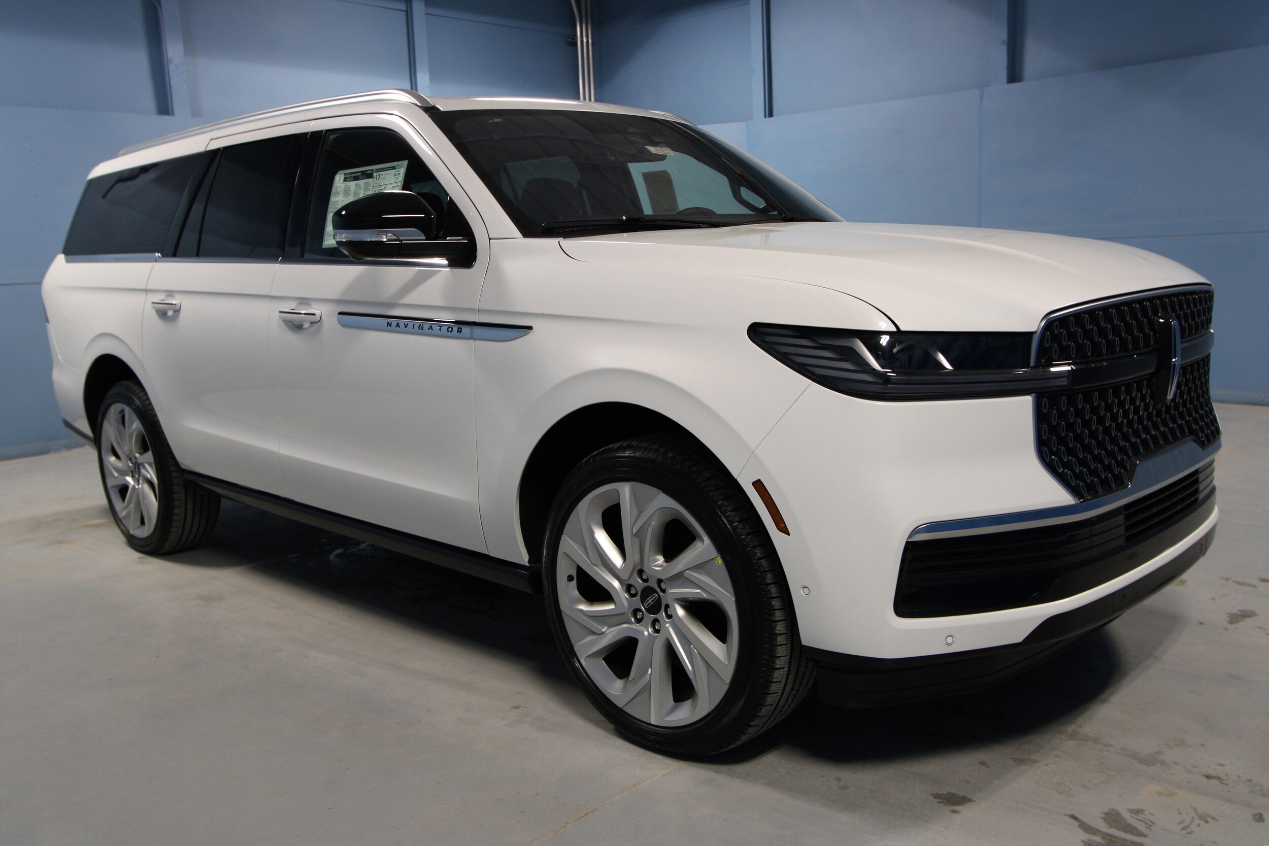 2025 Lincoln Navigator L Reserve photo 2
