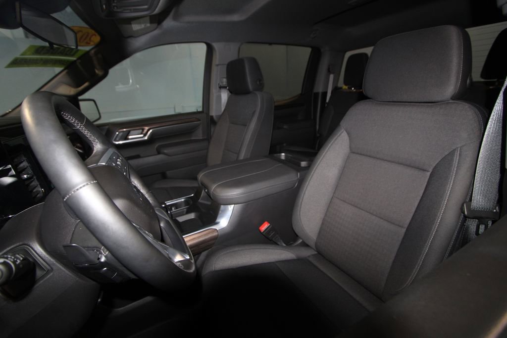 2025 Chevrolet Silverado 1500 LT Trail Boss photo 3