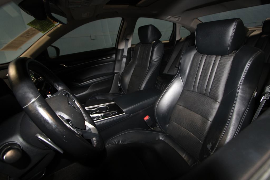 2018 Honda Accord Touring photo 3