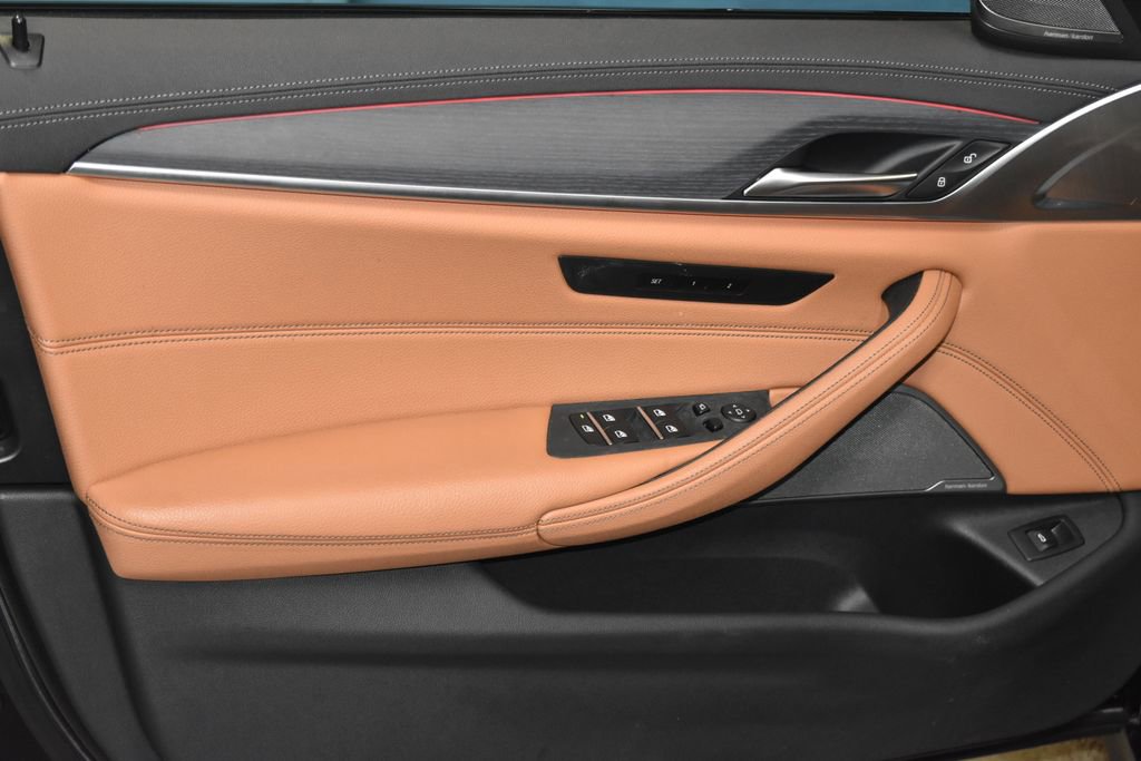2022 Bmw M550i xDrive photo 3