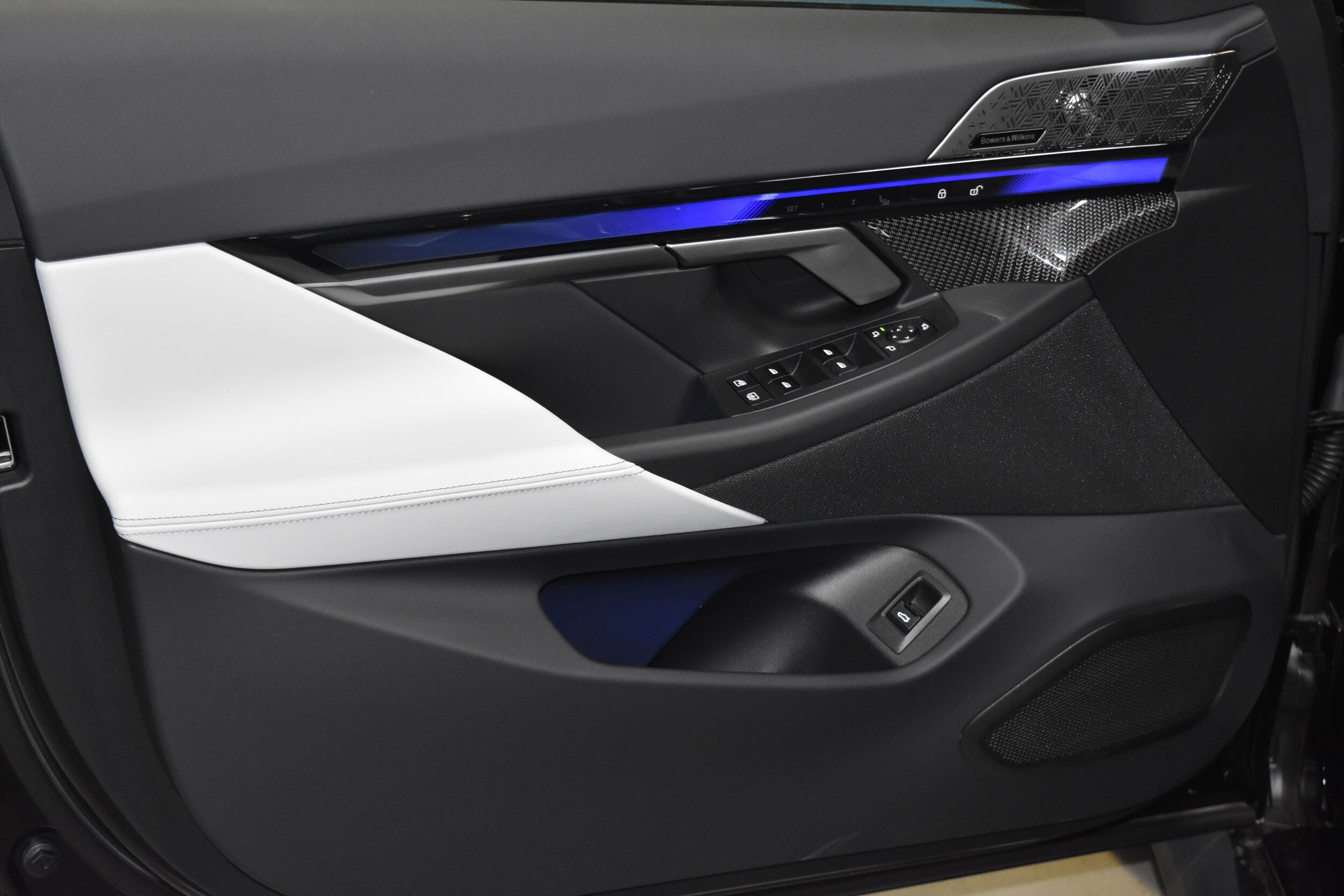 2025 Bmw M5 5 photo 4