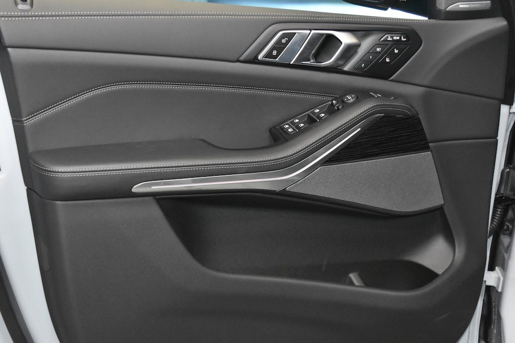 New 2026 BMW X7 M60i SUV