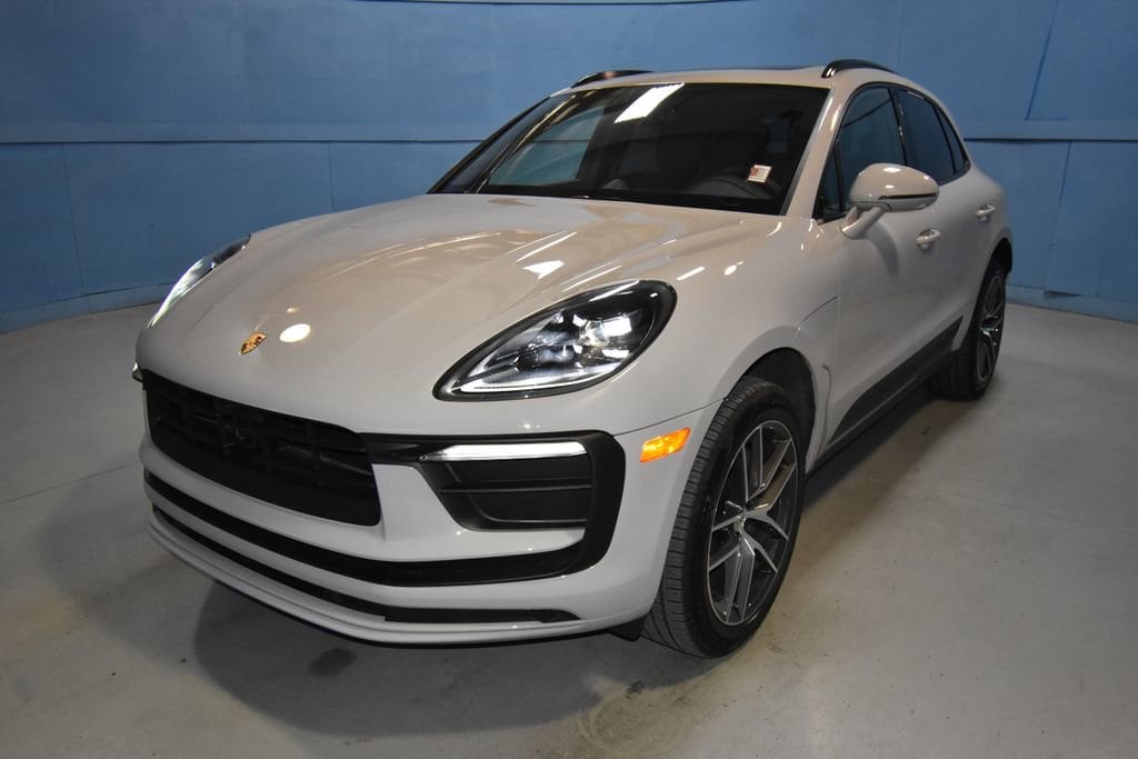 2025 Porsche Macan Base