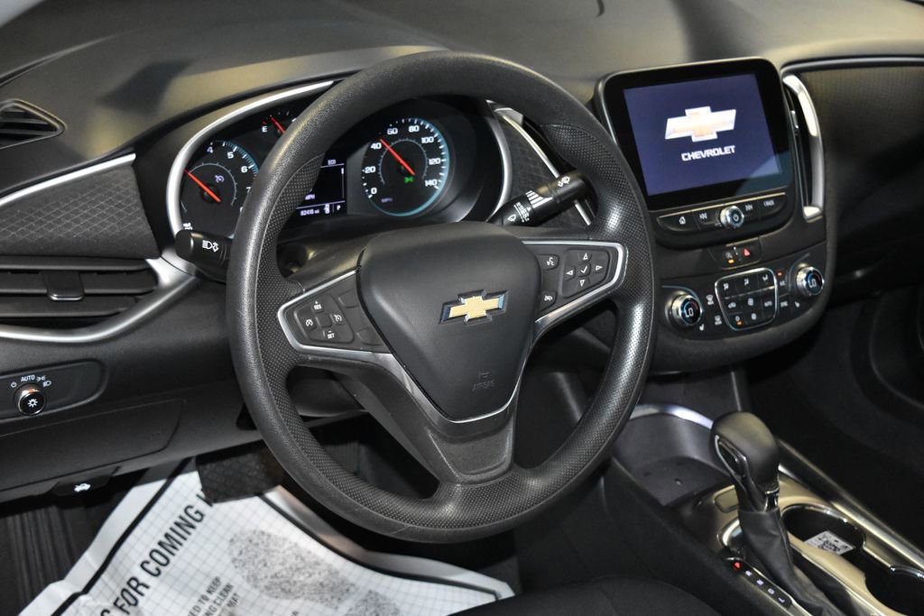 2022 Chevrolet Malibu 1LT photo 2