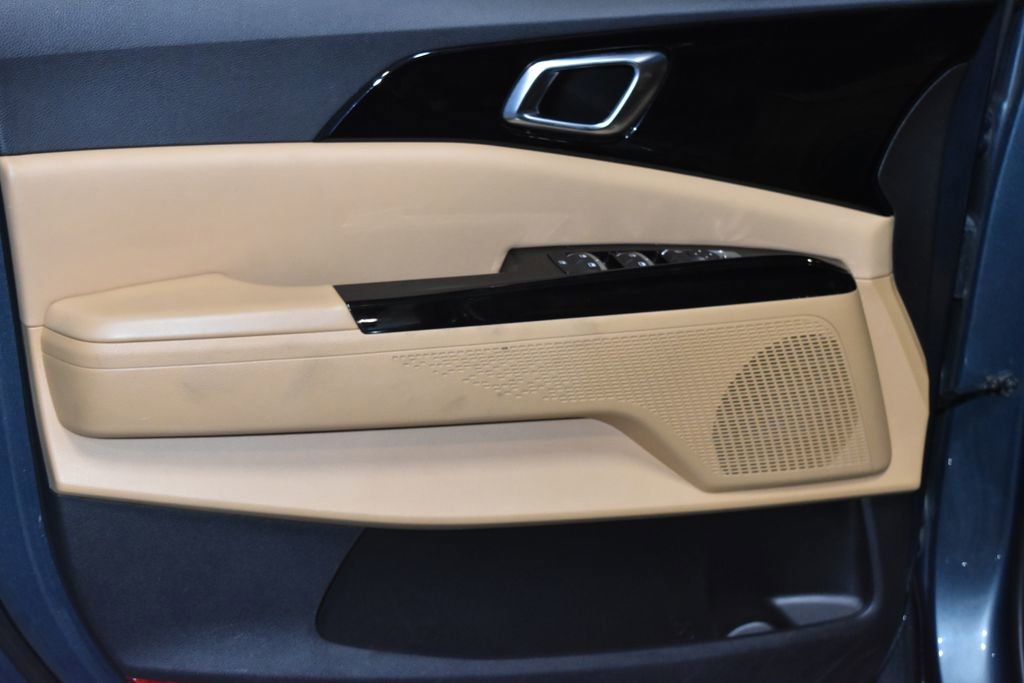 2024 Kia Carnival EX photo 3