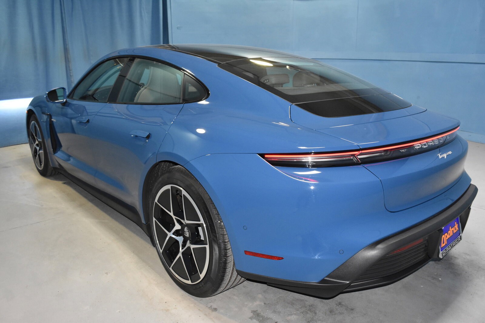 2025 Porsche Taycan photo 4