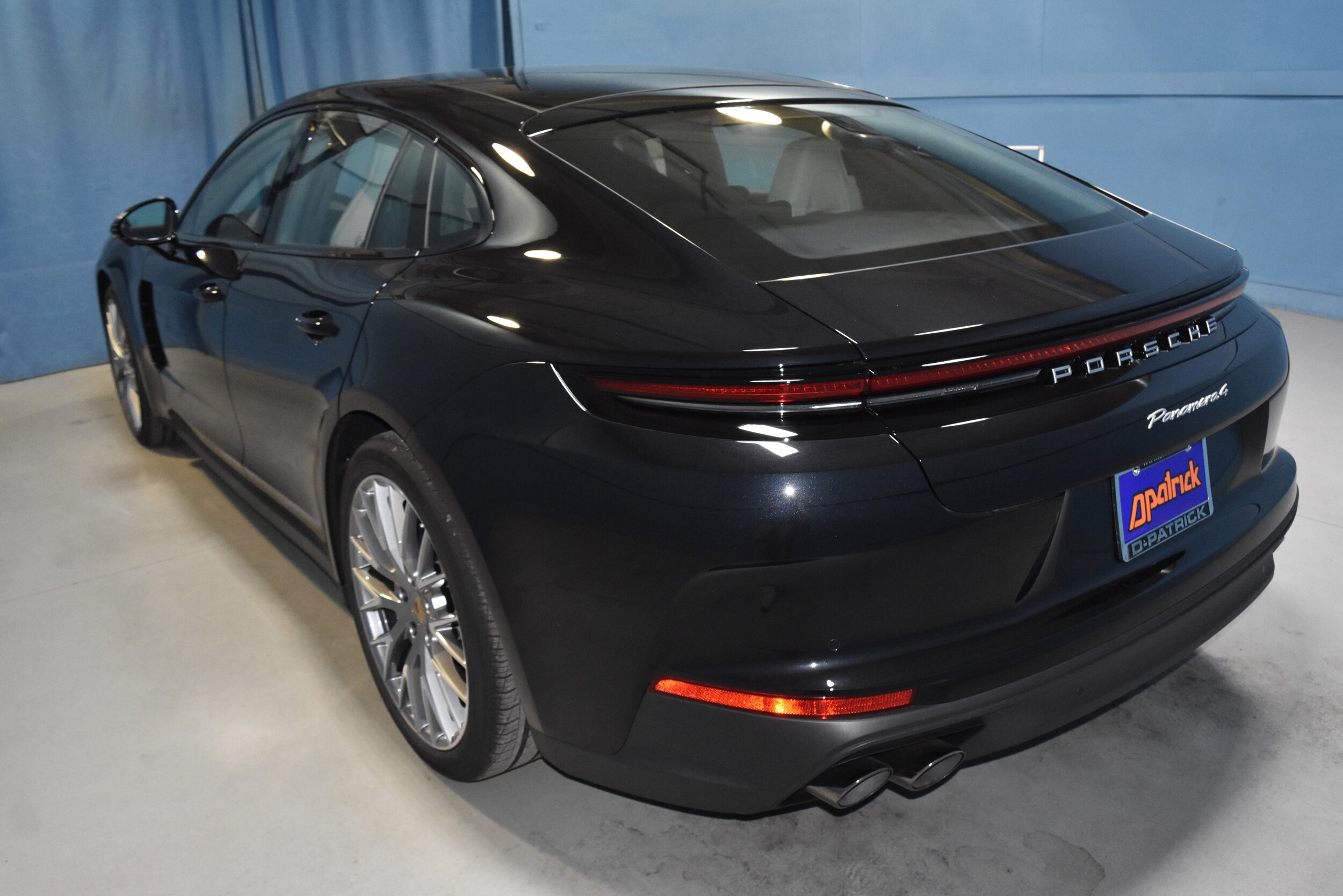 2025 Porsche Panamera 4 photo 4