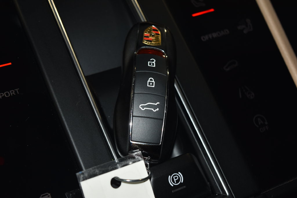 2025 Porsche Macan Base - Photo 19