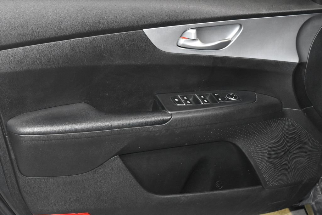 2023 Kia Forte LXS photo 3