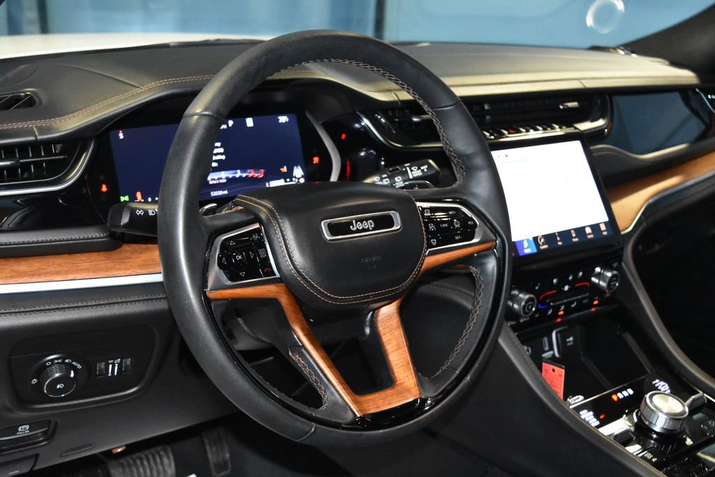 2023 Jeep Grand Cherokee Summit Sport photo 2