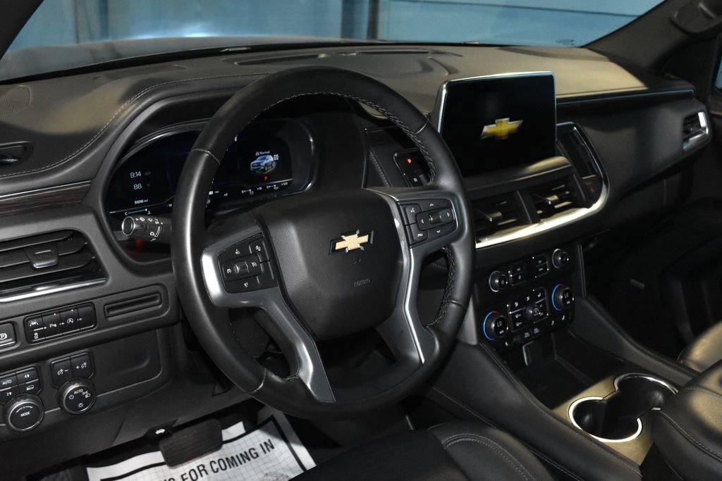 2024 Chevrolet Suburban LT photo 3