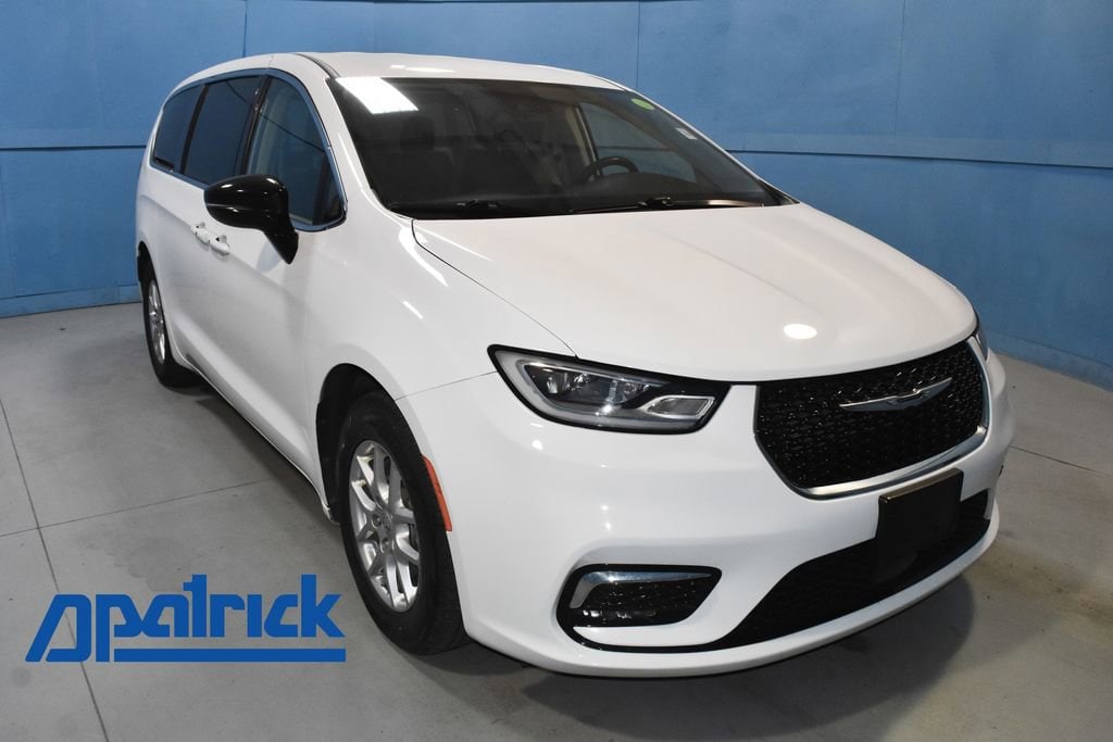 2024 Chrysler Pacifica Touring L's photo