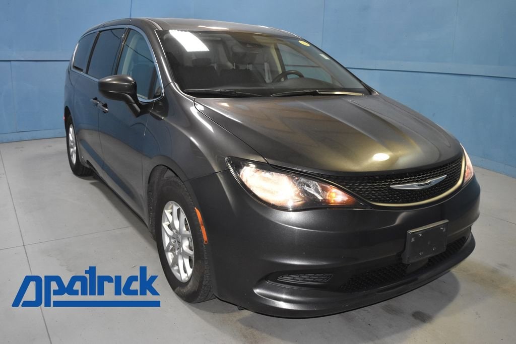 2023 Chrysler Voyager LX's photo