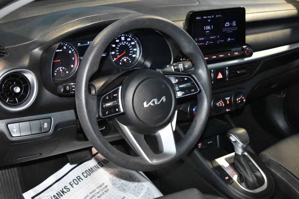 2023 Kia Forte LXS photo 2