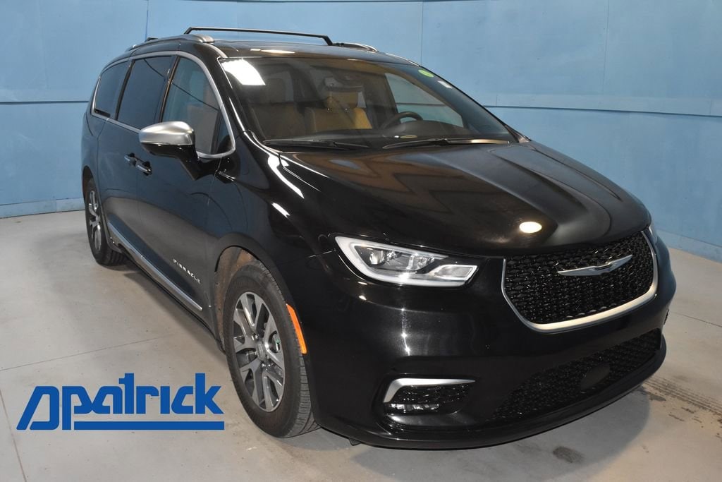 2023 Chrysler Pacifica Hybrid Pinnacle Hybrid's photo
