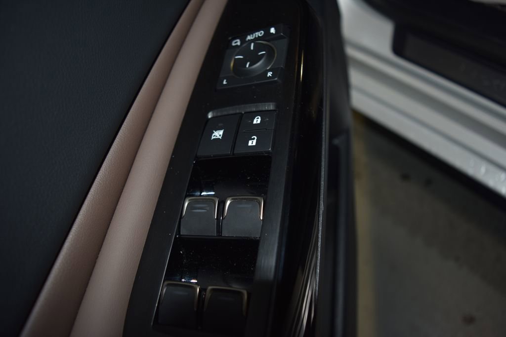 2024 Lexus ES 350 Luxury photo 3