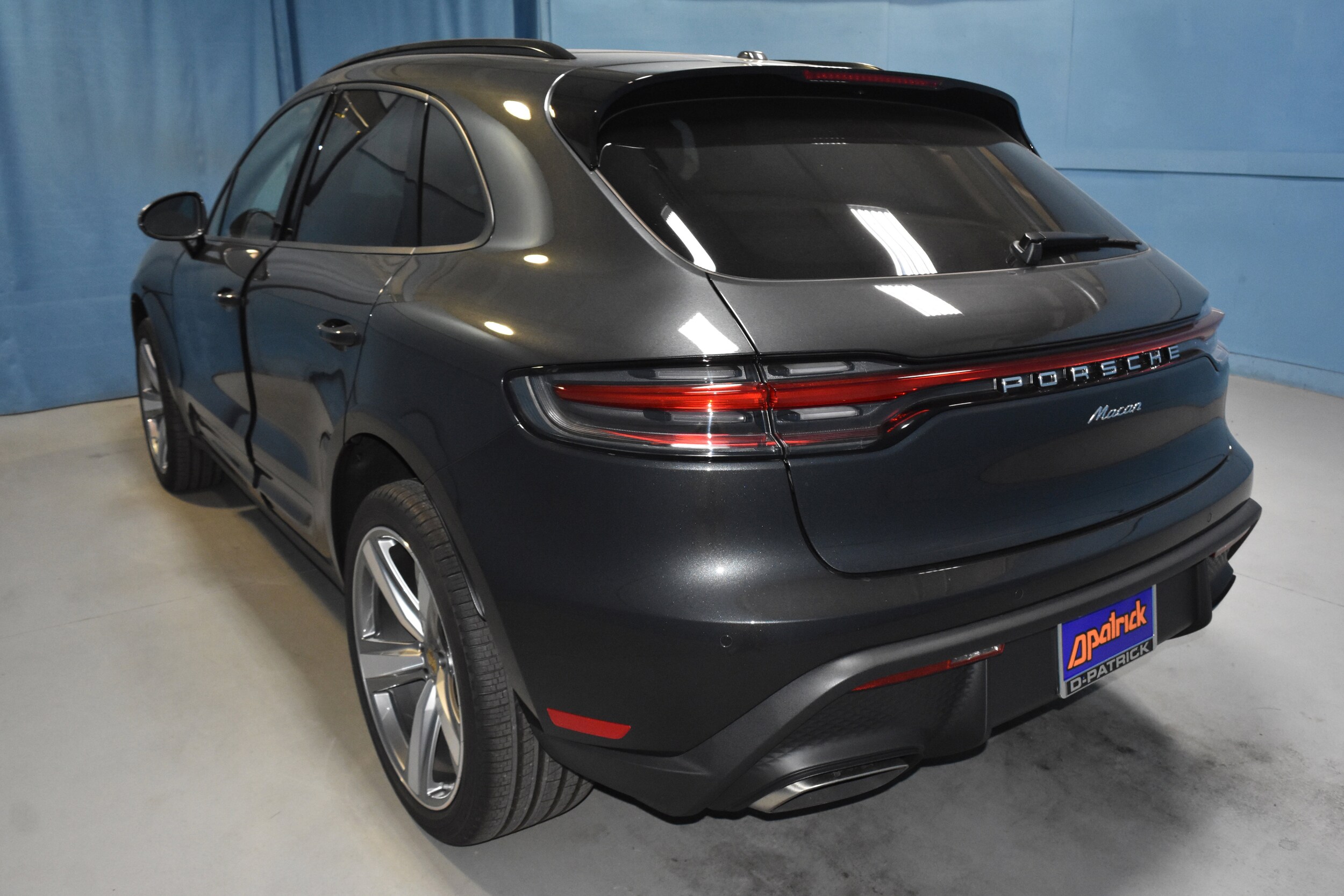 2025 Porsche Macan T photo 4