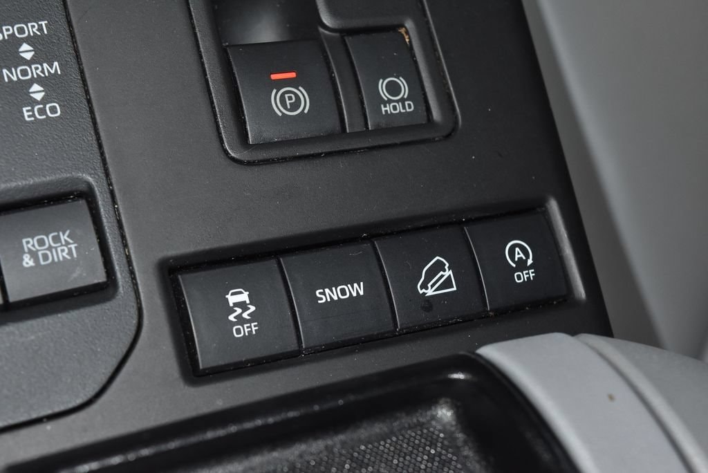 2022 Toyota Highlander XLE - Photo 17