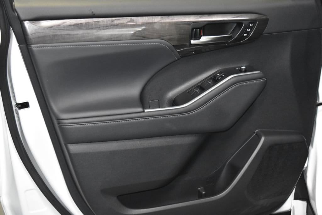 Used 2023 Toyota Highlander Hybrid Limited 4D Sport Utility