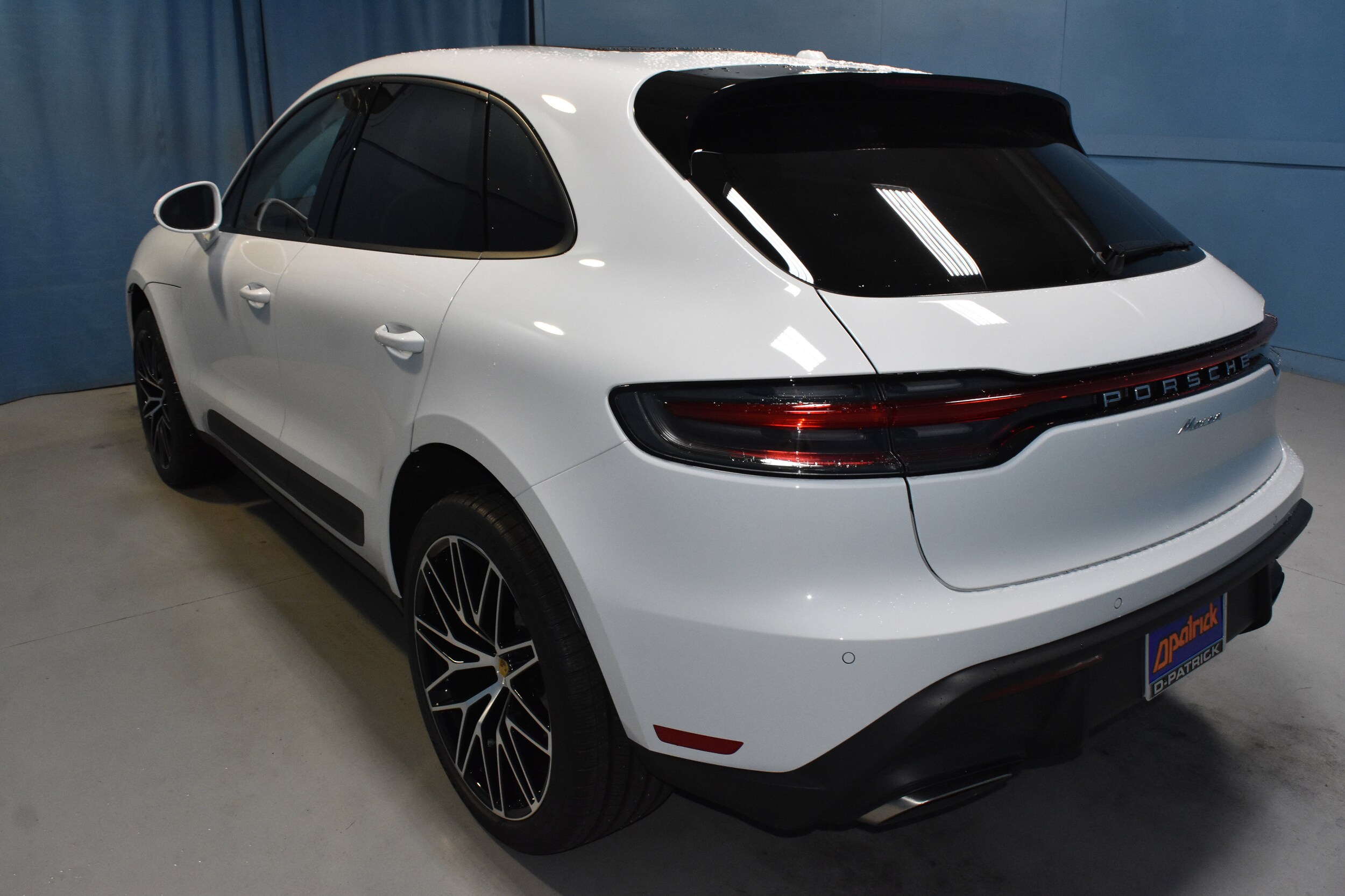 2025 Porsche Macan T photo 4