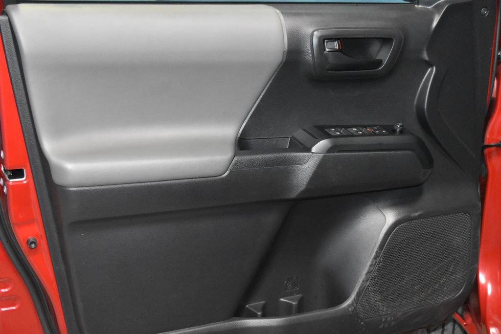 2023 Toyota Tacoma SR Double Cab V6 photo 3