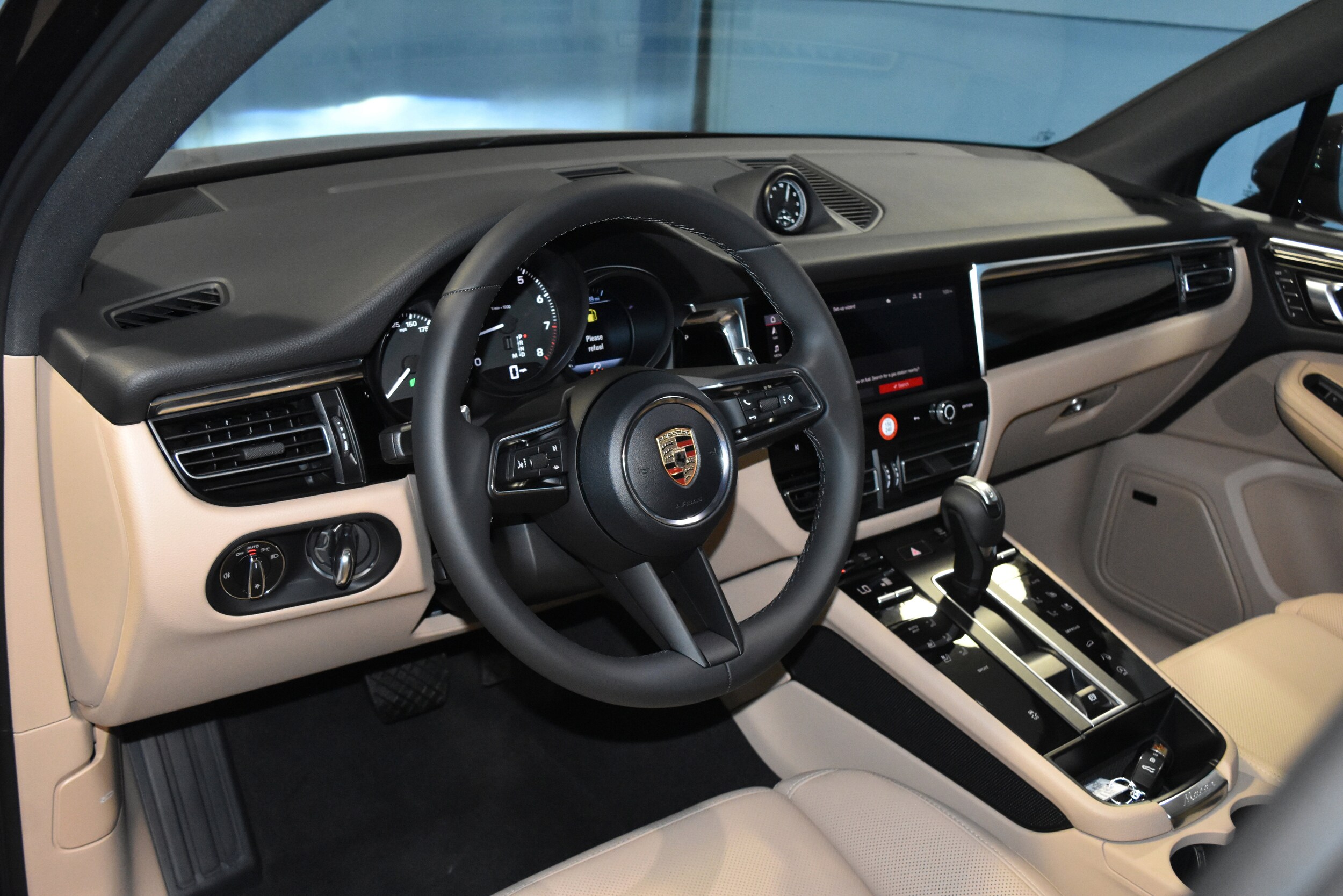 2026 Porsche Macan T photo 4