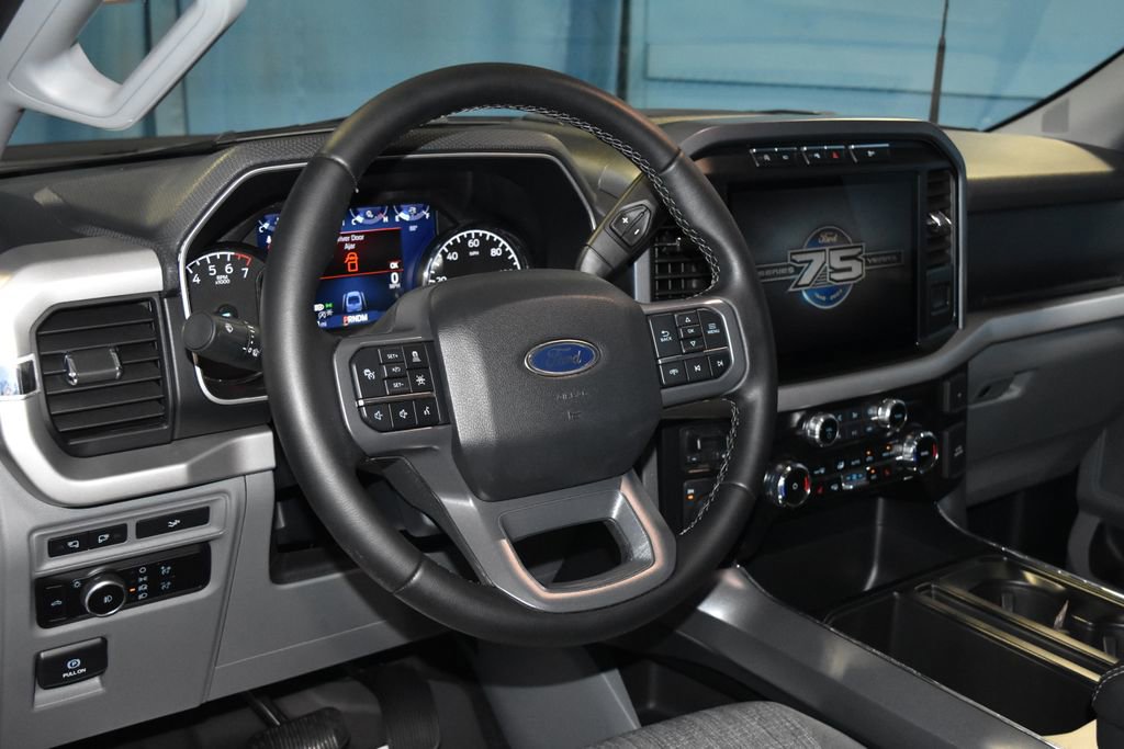 2023 Ford F-150 XLT photo 2