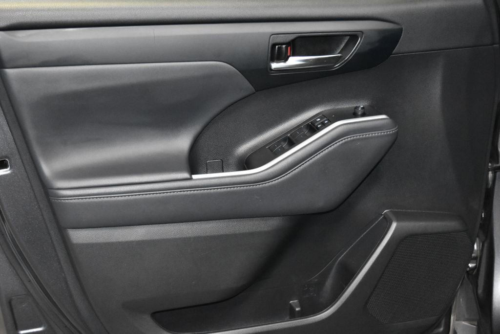 2022 Toyota Highlander XLE Sport photo 3