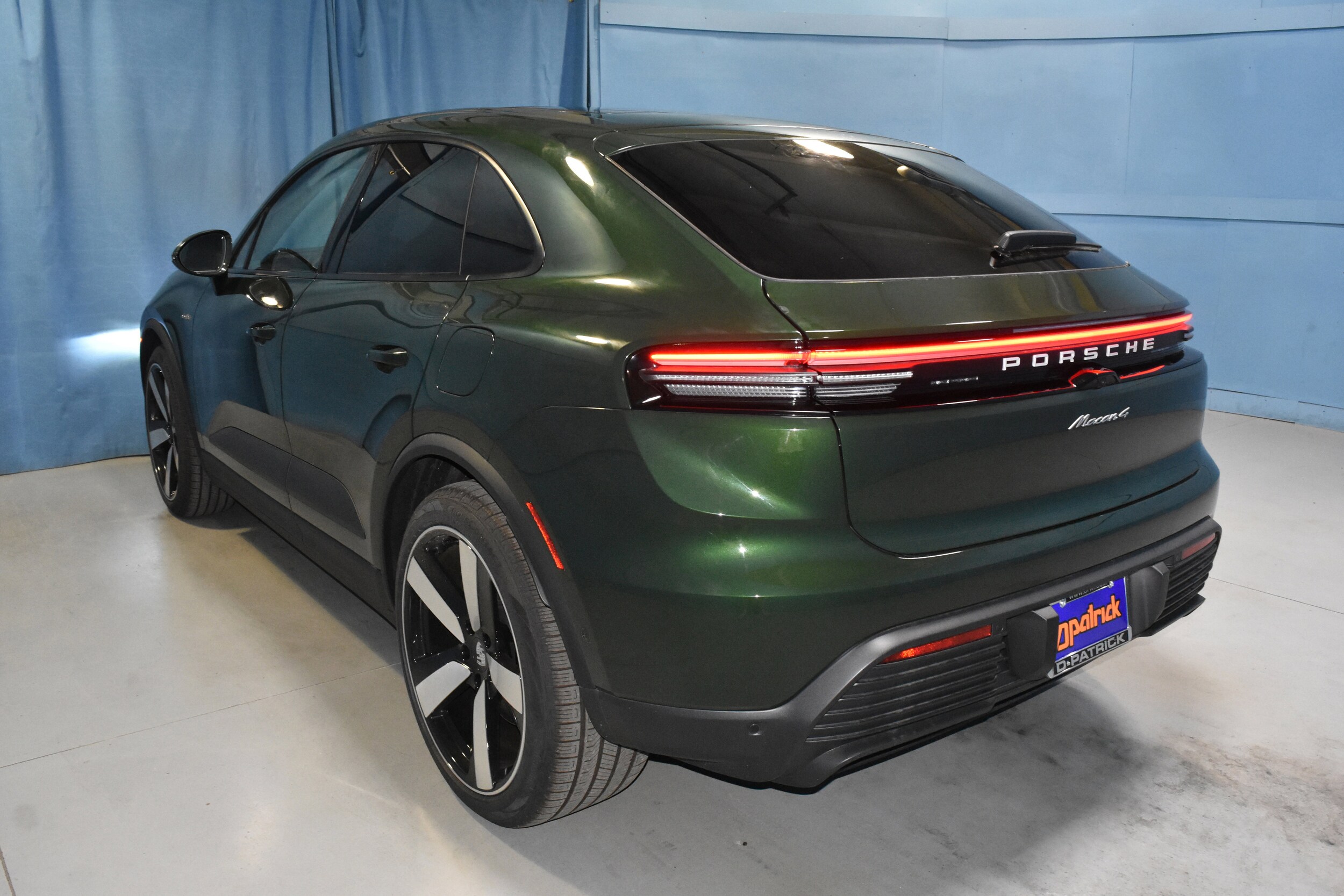 2025 Porsche Macan Electric 4 photo 4