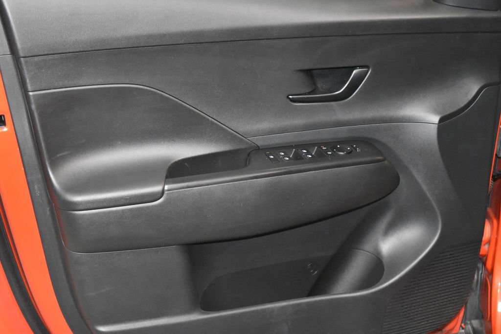 2024 Hyundai Kona SEL photo 3