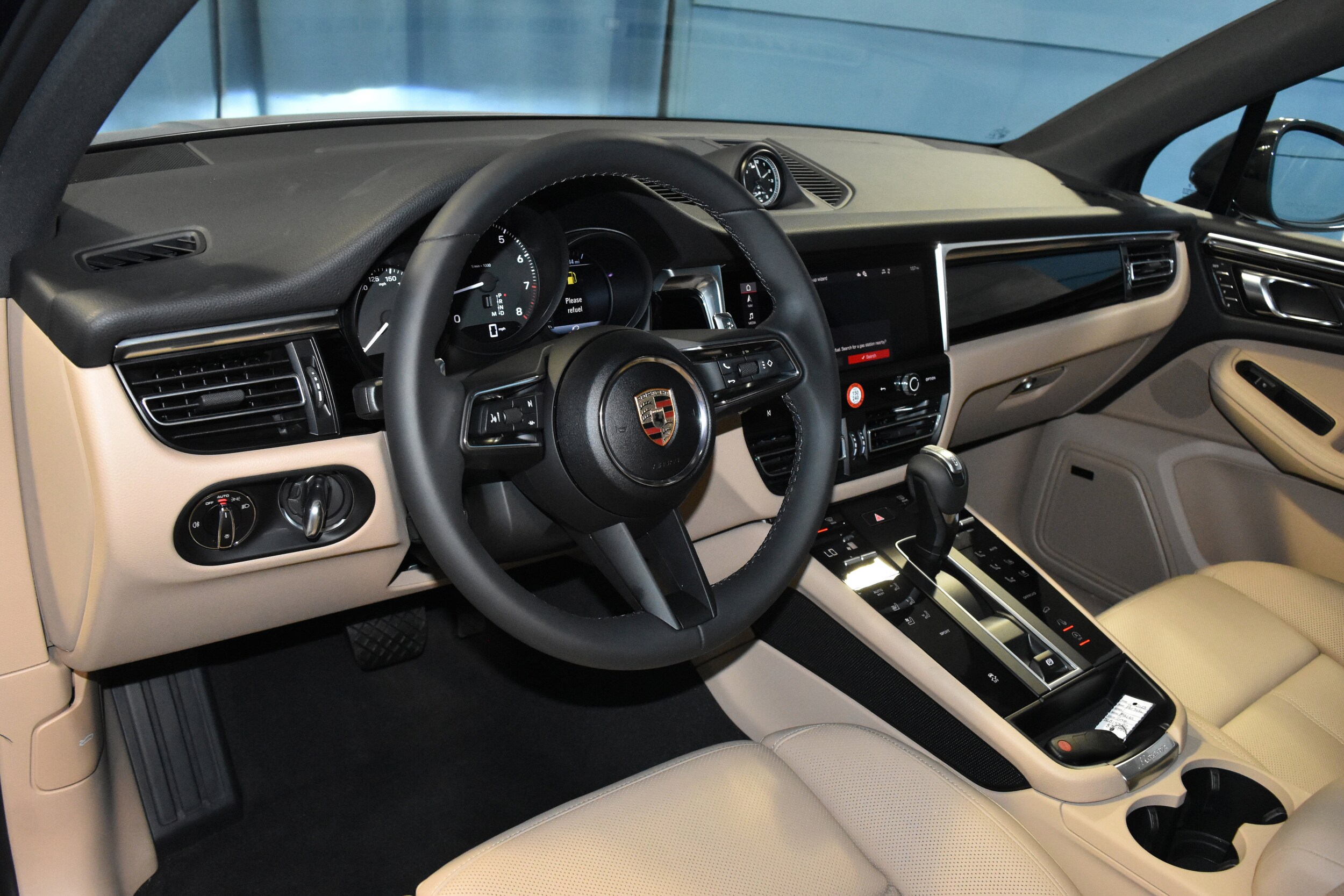 2025 Porsche Macan T photo 5