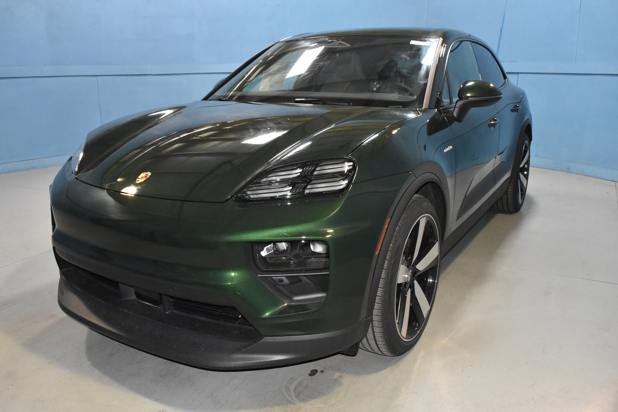 2025 Porsche Macan Electric 4 photo 2