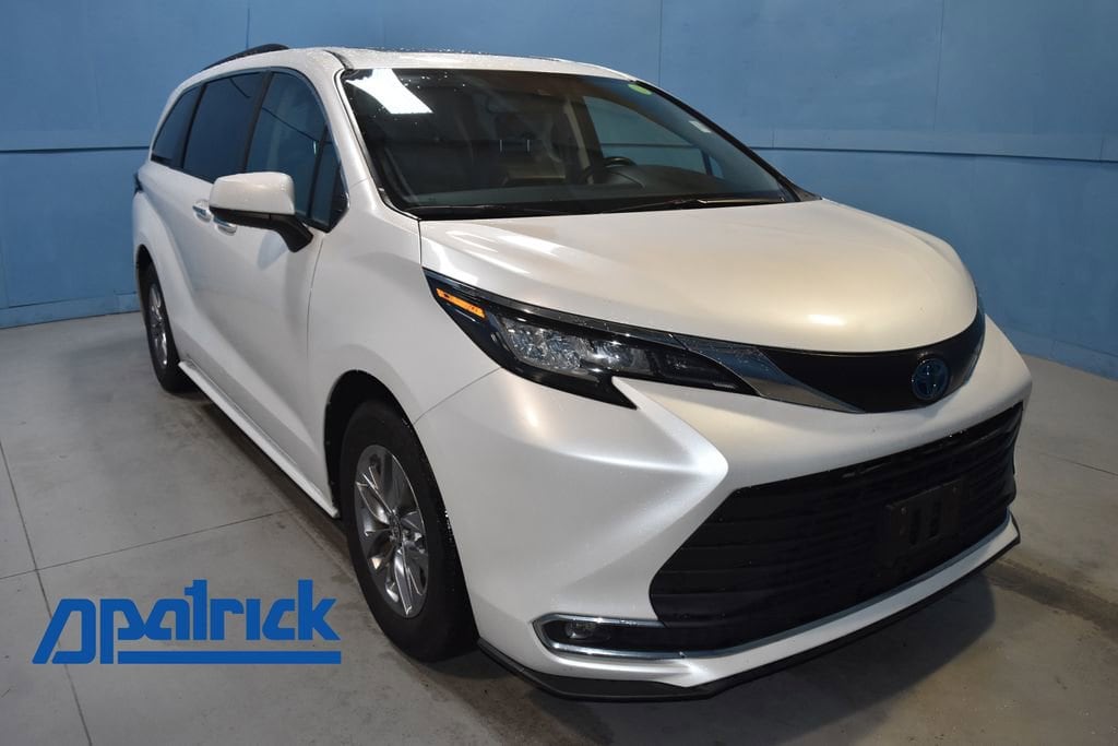Used 2023 Toyota Sienna XLE 4D Passenger Van
