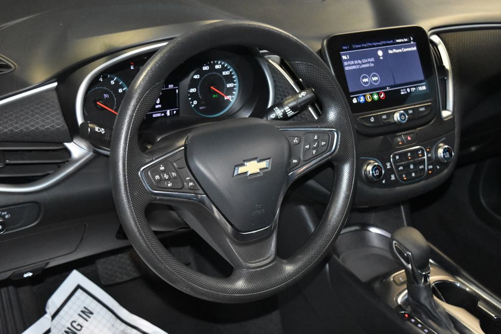 2024 Chevrolet Malibu 1LT photo 2
