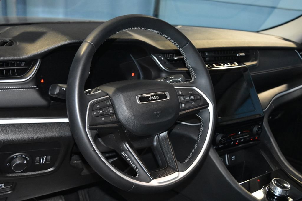 2023 Jeep Grand Cherokee Laredo Sport photo 2