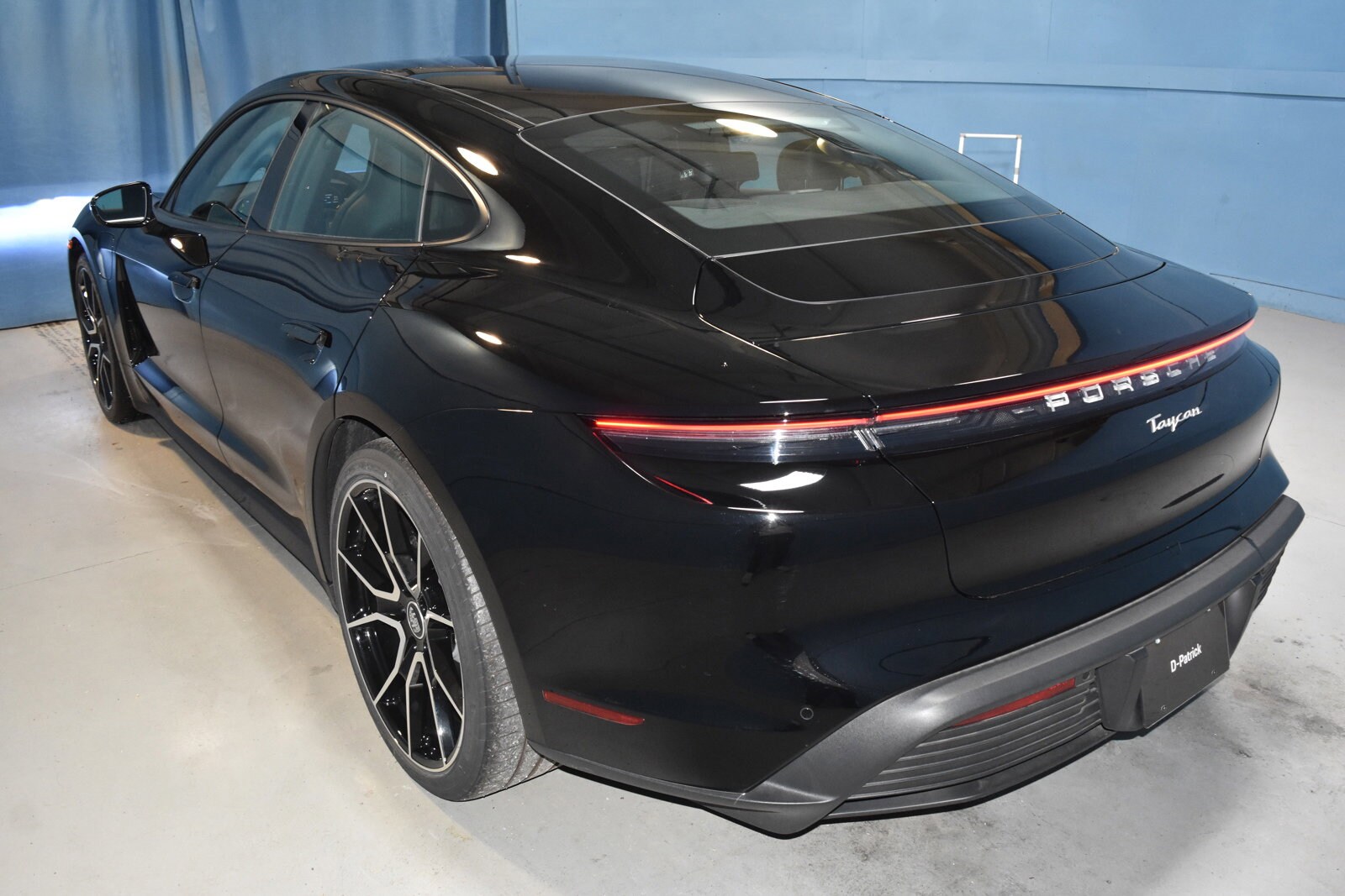 2024 Porsche Taycan photo 4