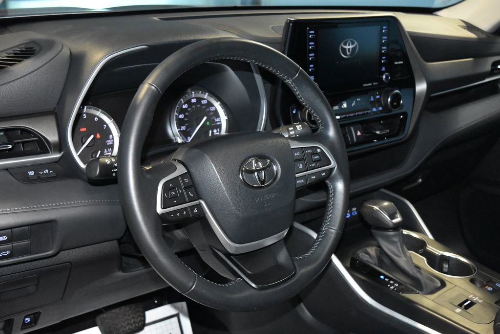 2022 Toyota Highlander XLE Sport photo 2