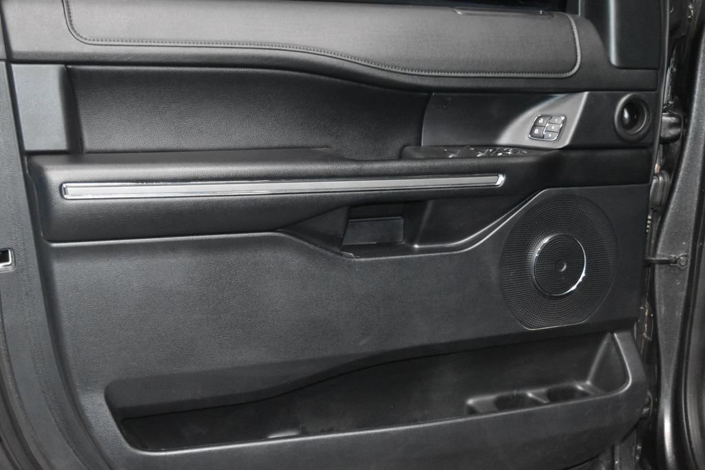 2019 Ford Expedition XLT photo 3
