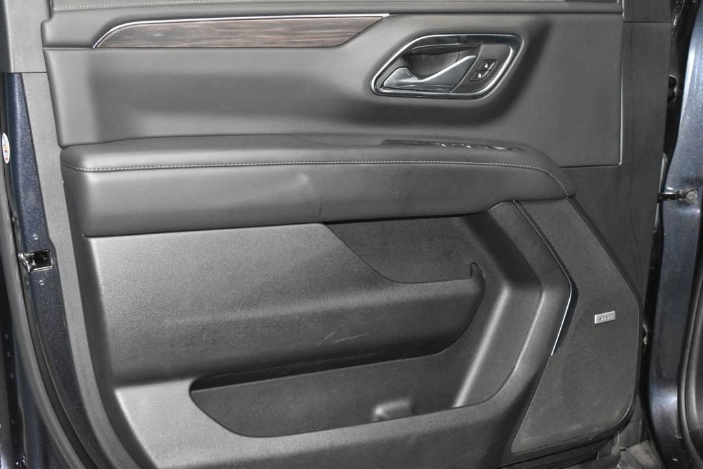 2024 Chevrolet Suburban LT photo 4