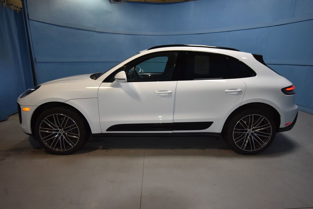 2025 Porsche Macan Base photo 3
