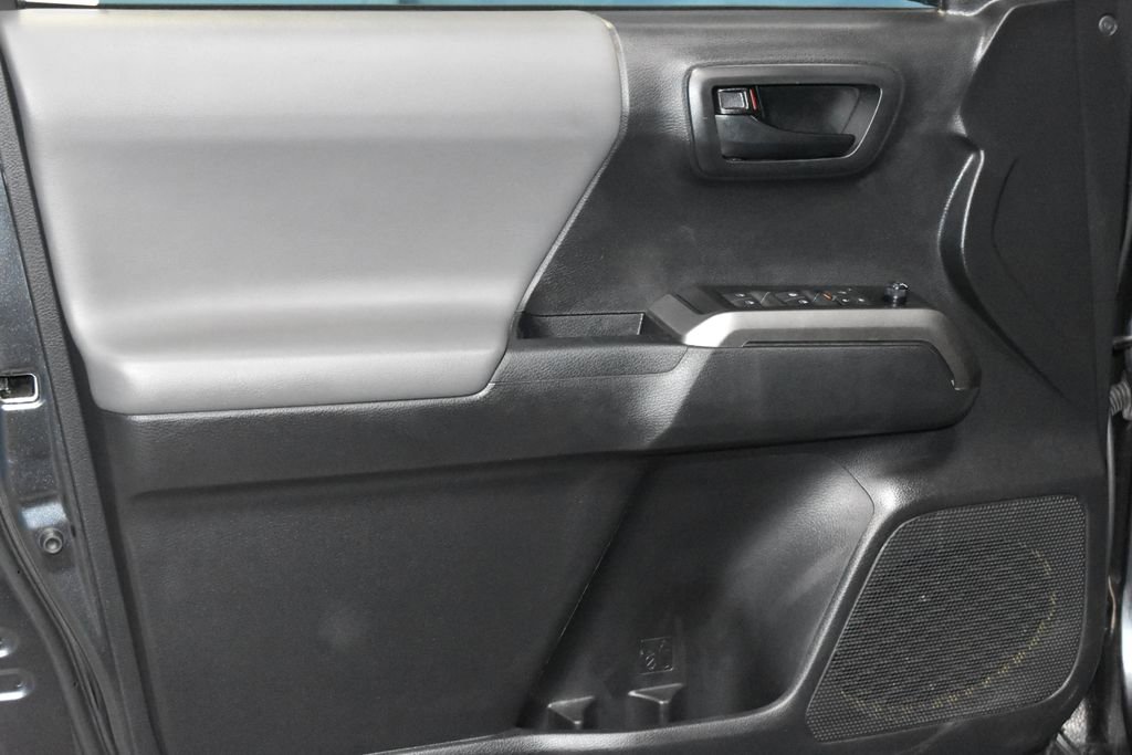 2022 Toyota Tacoma SR5 Double Cab photo 3