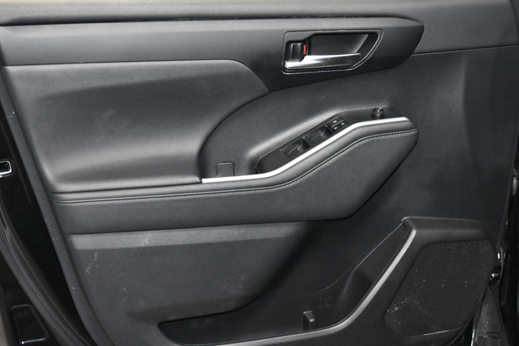 2023 Toyota Highlander Sport photo 3