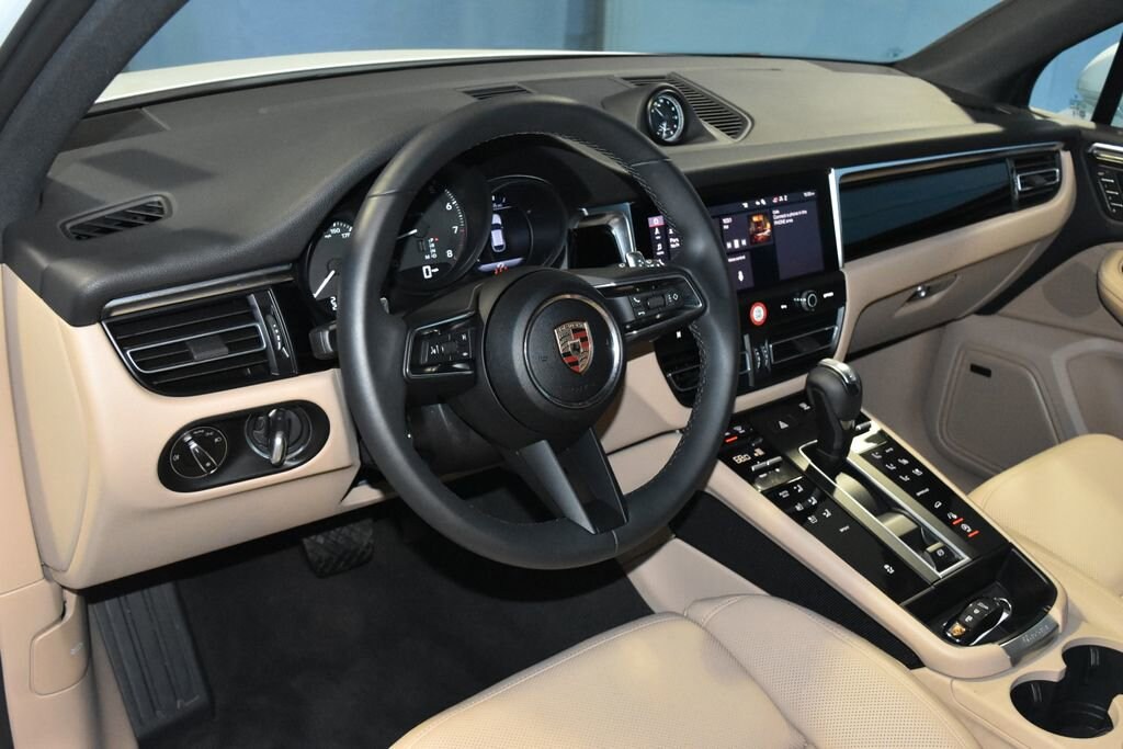 Certified 2025 Porsche Macan 4D Sport Utility