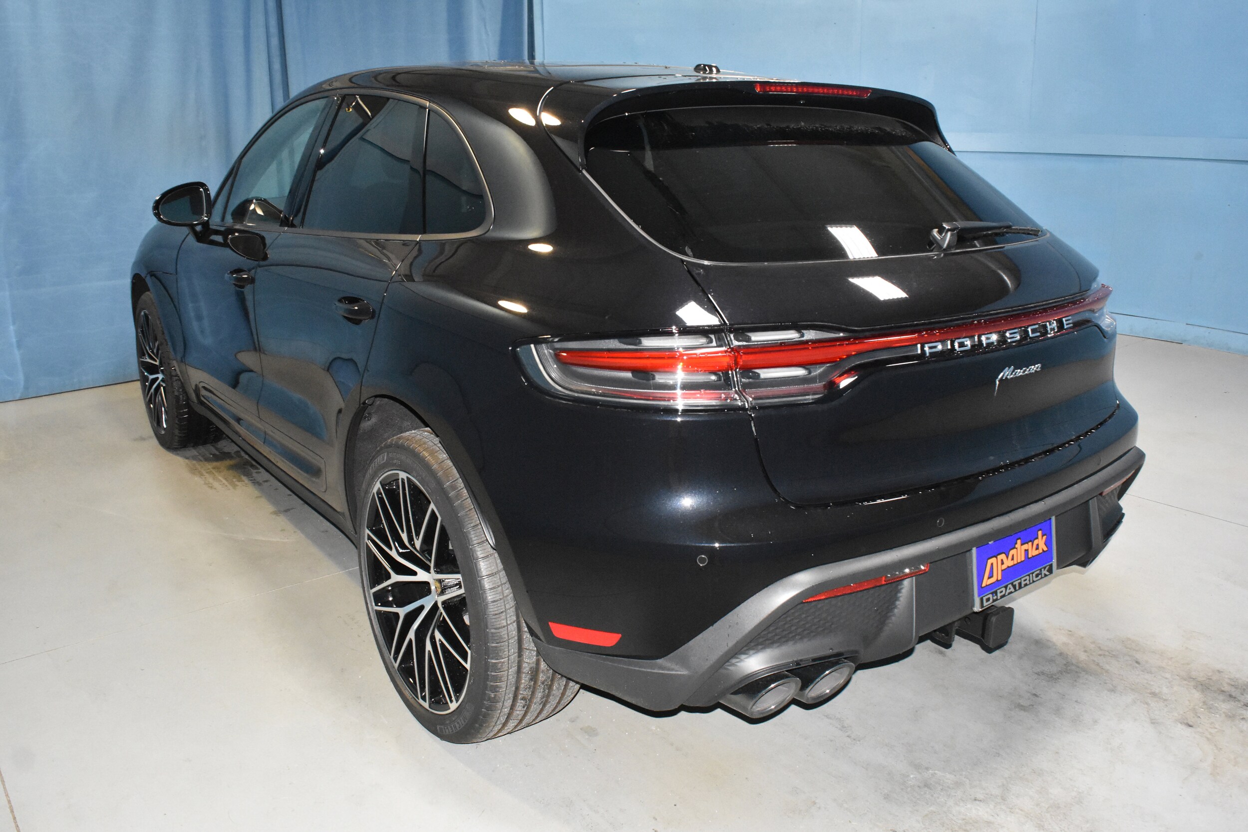 2025 Porsche Macan T photo 4