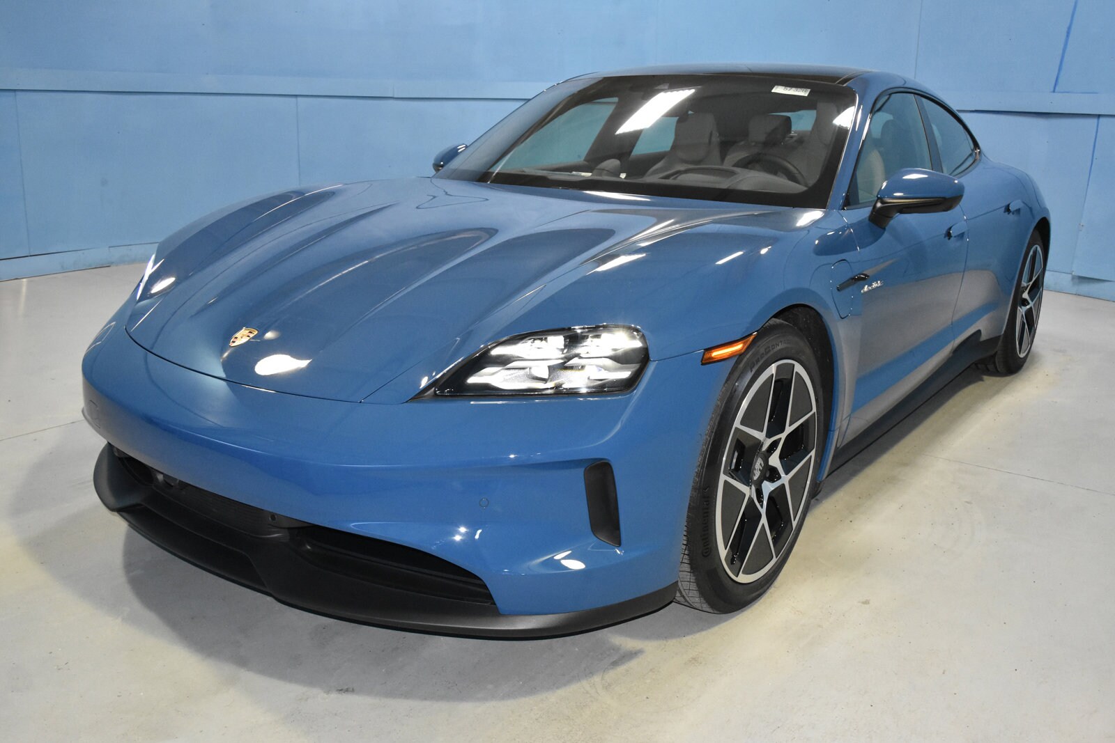 2025 Porsche Taycan photo 2
