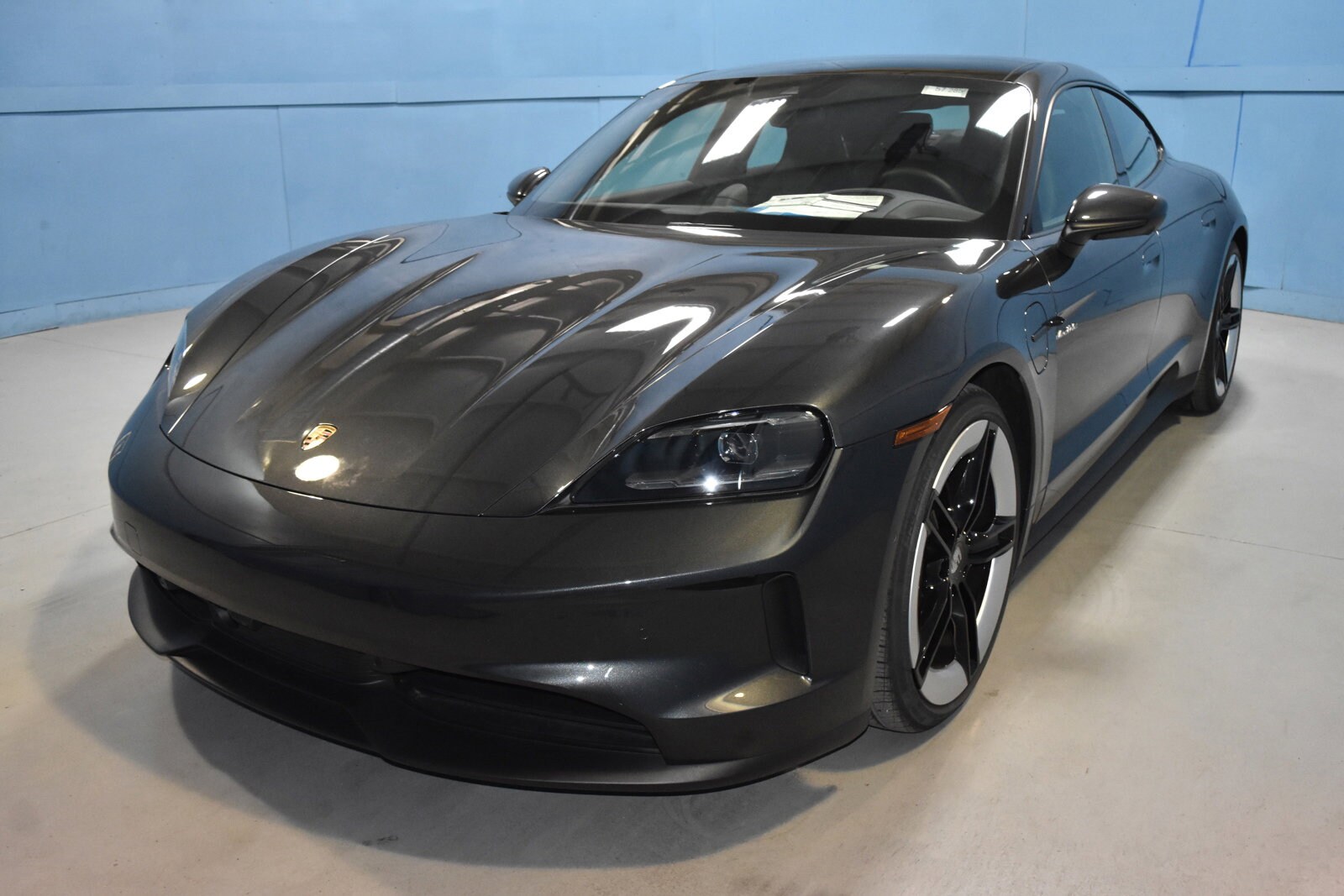 2025 Porsche Taycan photo 2