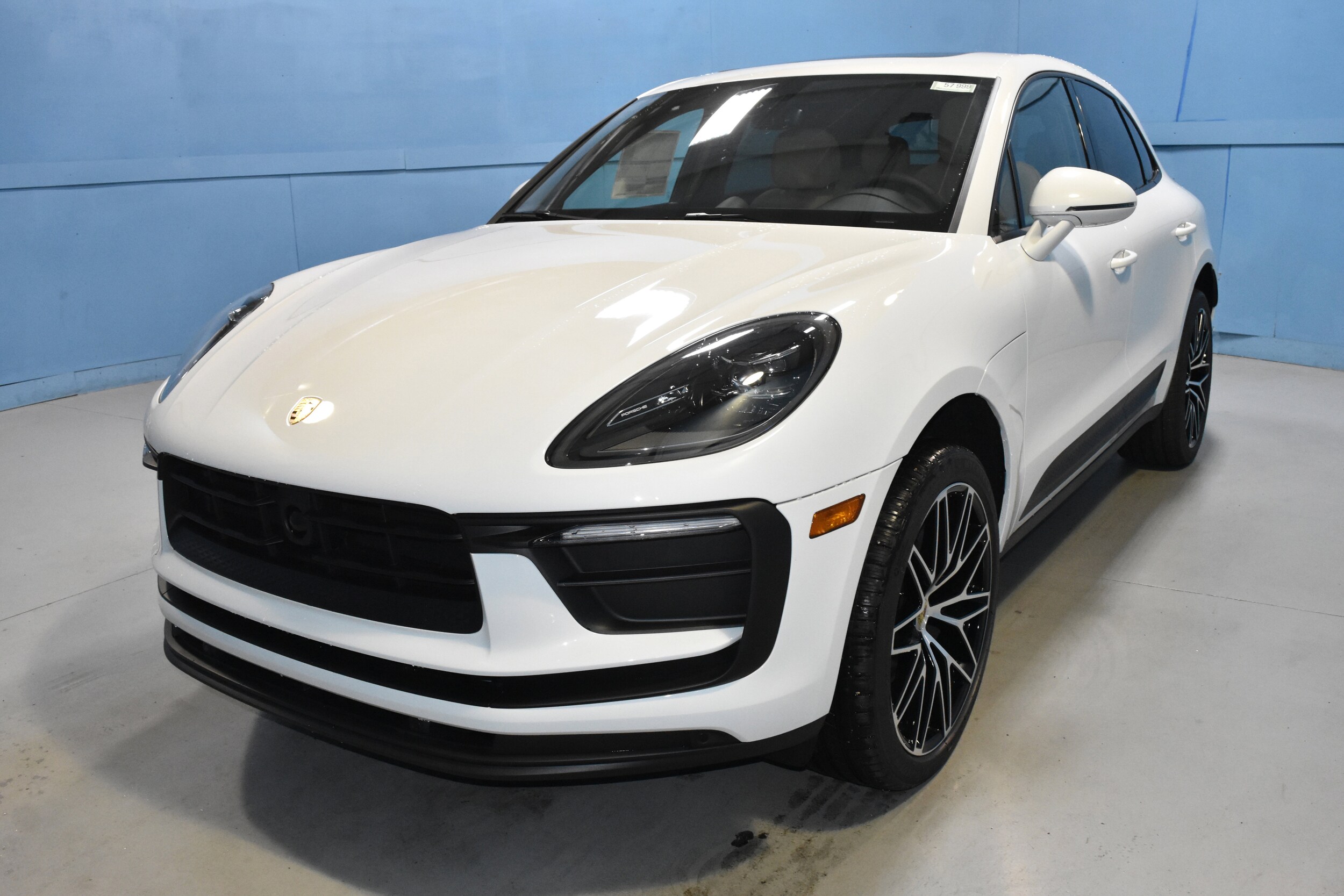 2025 Porsche Macan T photo 2