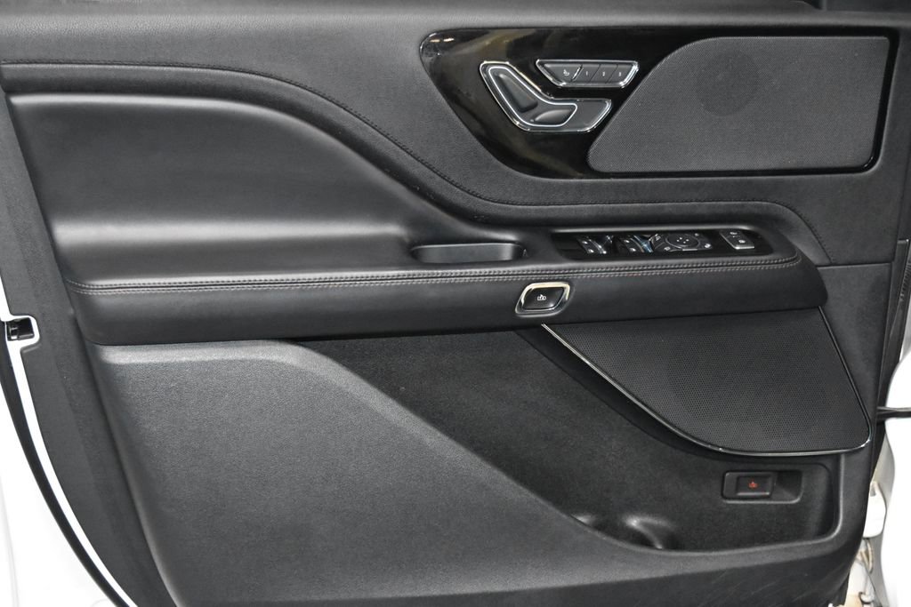 2022 Lincoln Aviator Standard photo 3