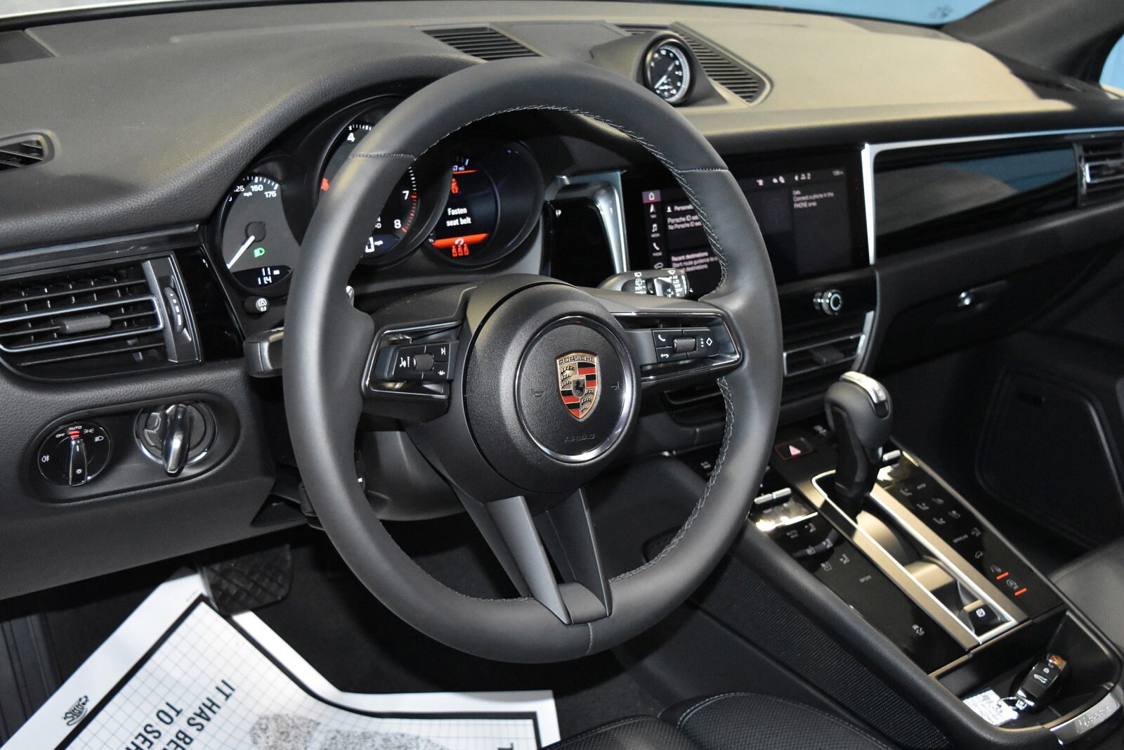 2025 Porsche Macan T photo 5
